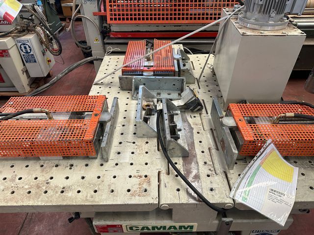 4PR652501-Caselli-Group-HYDRAULIC-CLAMP-WITH-FOLDING-BENCHES-CAMAM-SI3L (4).jpeg